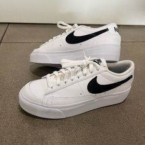 NIKE PLATFORM LOWTOP BLAZERS